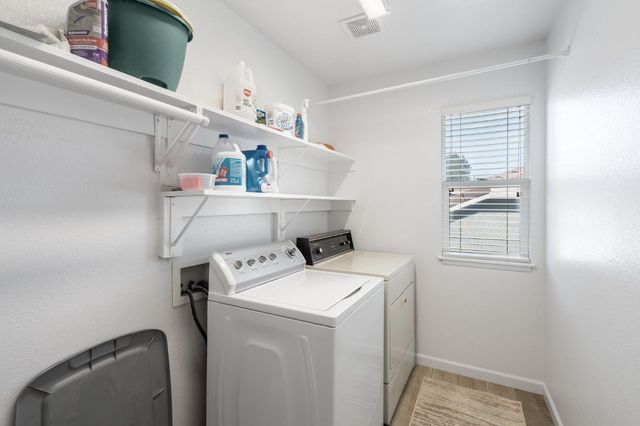 36 Holden Ct, Sacramento, CA 95835