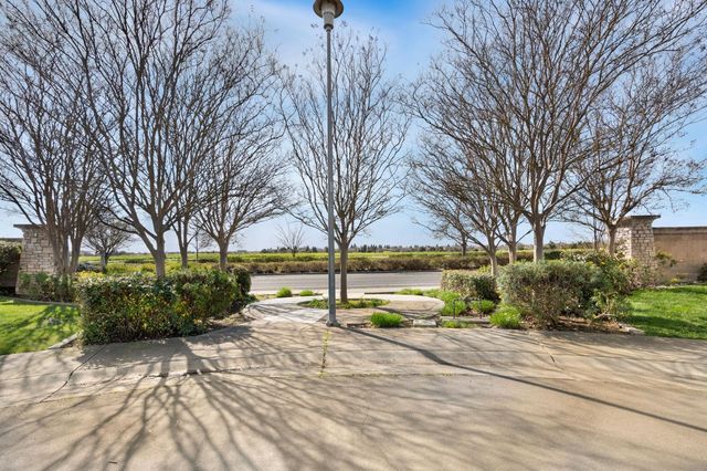 36 Holden Ct, Sacramento, CA 95835