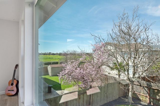 36 Holden Ct, Sacramento, CA 95835