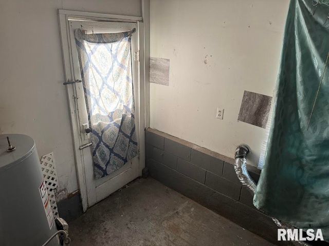 205 STATE Street, Christopher, IL 62822