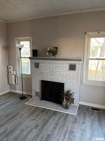 205 STATE Street, Christopher, IL 62822