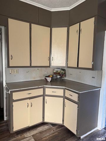 205 STATE Street, Christopher, IL 62822