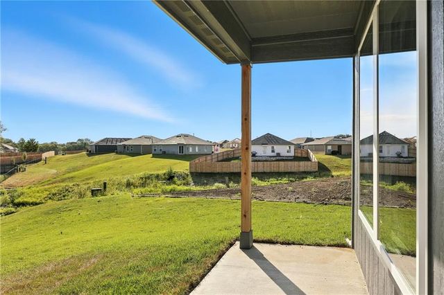 416 Valley View Drive, Tonganoxie, KS 66086