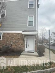 1426 Hudson Circle, Highland Park, NJ 08904