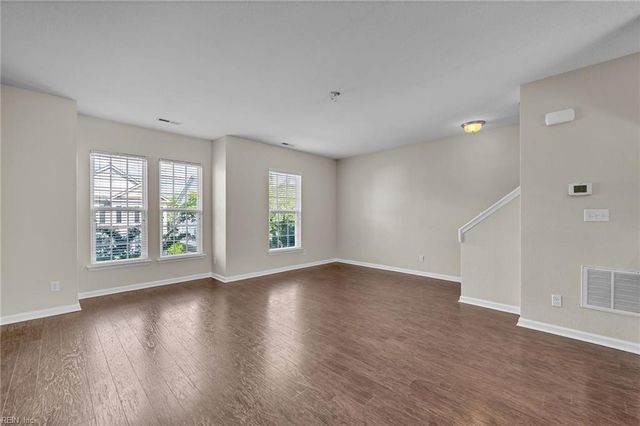 273 Tigerlilly DR, Portsmouth, VA 23701