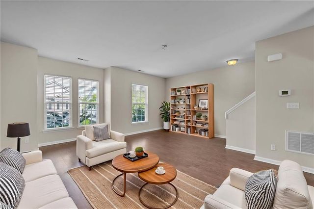 273 Tigerlilly DR, Portsmouth, VA 23701