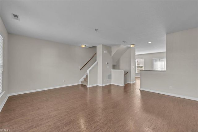 273 Tigerlilly DR, Portsmouth, VA 23701