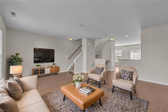 273 Tigerlilly DR, Portsmouth, VA 23701