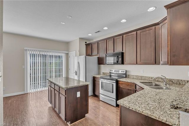 273 Tigerlilly DR, Portsmouth, VA 23701