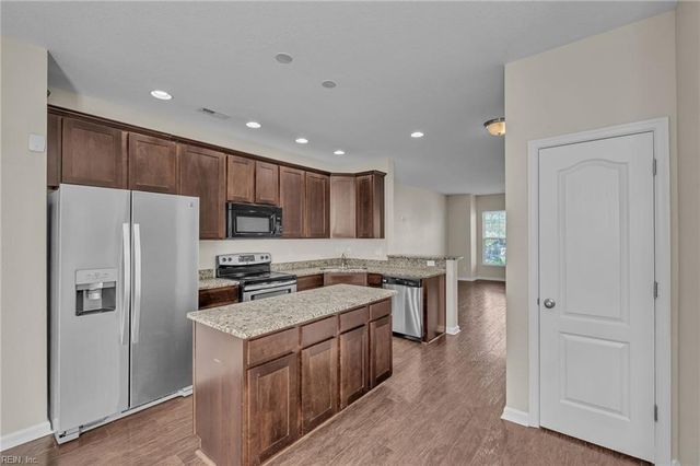 273 Tigerlilly DR, Portsmouth, VA 23701