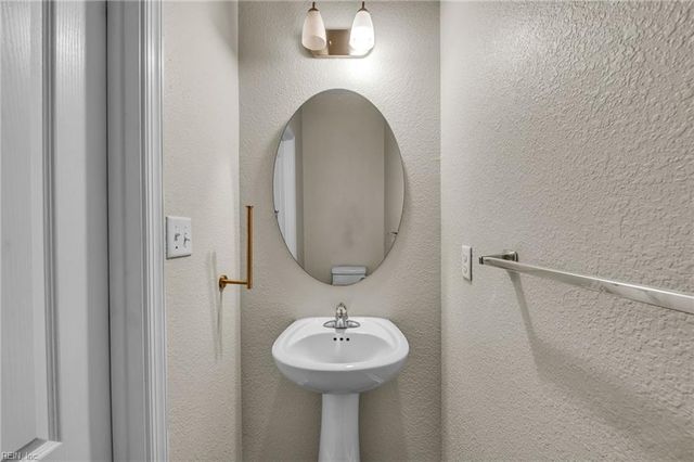 273 Tigerlilly DR, Portsmouth, VA 23701