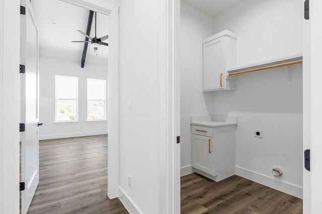 1827 Foothills Dr, Kerrville, TX 78028