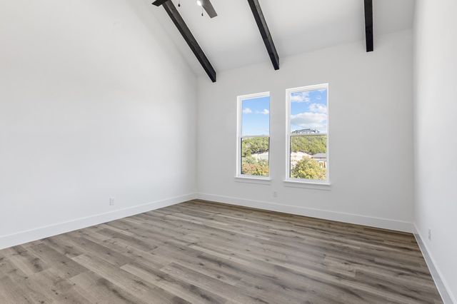 1827 Foothills Dr, Kerrville, TX 78028