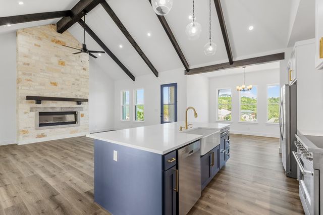 1827 Foothills Dr, Kerrville, TX 78028