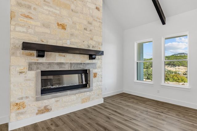 1827 Foothills Dr, Kerrville, TX 78028