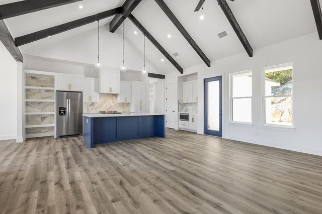 1827 Foothills Dr, Kerrville, TX 78028