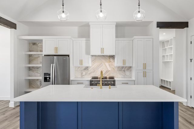 1827 Foothills Dr, Kerrville, TX 78028