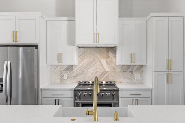 1827 Foothills Dr, Kerrville, TX 78028