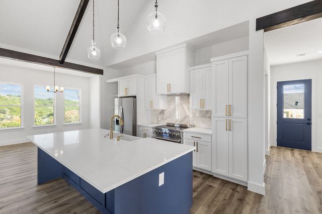 1827 Foothills Dr, Kerrville, TX 78028