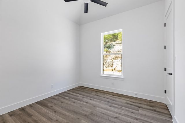 1827 Foothills Dr, Kerrville, TX 78028