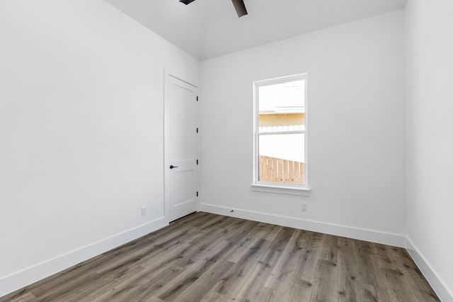 1827 Foothills Dr, Kerrville, TX 78028