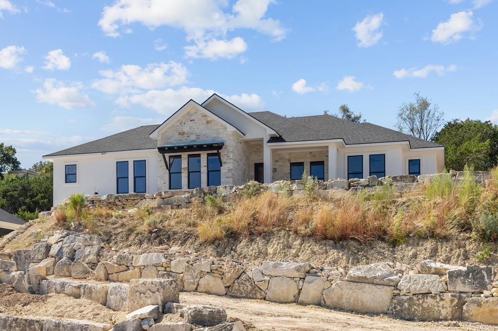1827 Foothills Dr, Kerrville, TX 78028