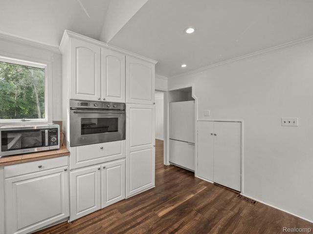 48070 SHELBY Road, Shelby Charter Township, MI 48317