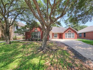 2930 Meadow Brook Drive, League City, TX 77573
