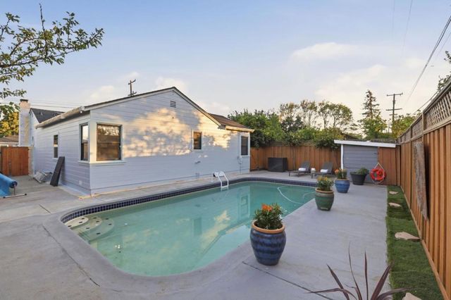 219 D Street, Redwood City, CA 94063