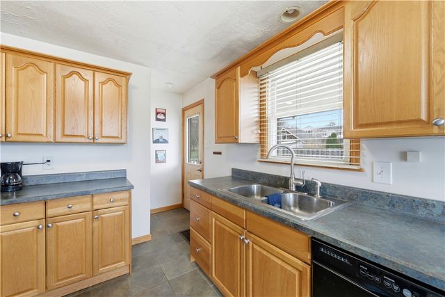 11 Madison Drive, Zelienople Boro, PA 16063