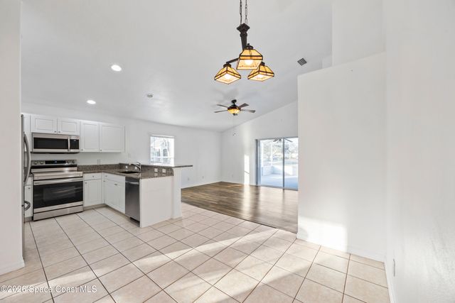 2140 Chinaberry Circle SE, Palm Bay, FL 32909