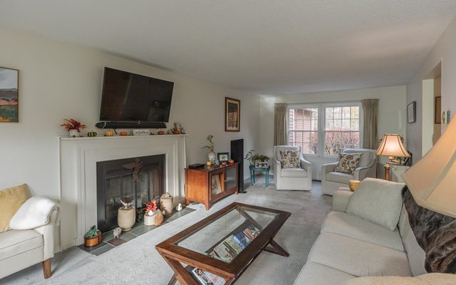 110 Arch St Apt 42, Keene, NH 03431