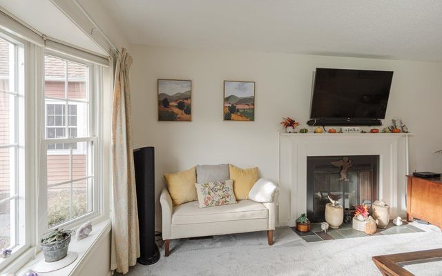 110 Arch St Apt 42, Keene, NH 03431