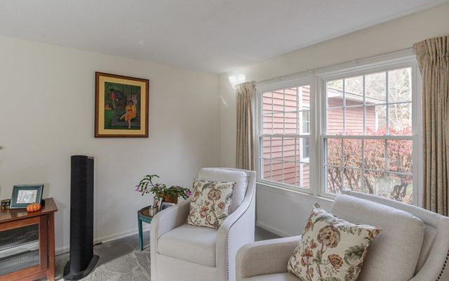 110 Arch St Apt 42, Keene, NH 03431