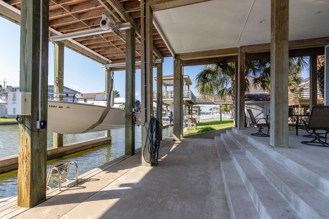 21815 Matagorda Drive, Galveston, TX 77554