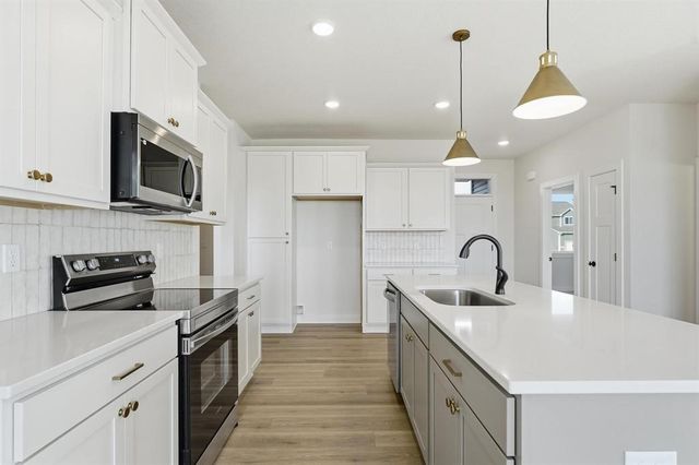 1165 Prairie Village Court, Waukee, IA 50263