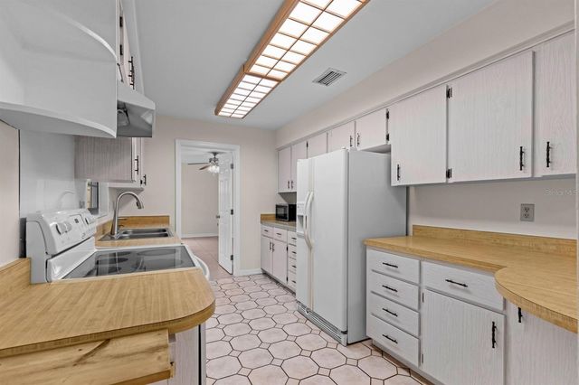 2550 NW 54TH BOULEVARD, Gainesville, FL 32653