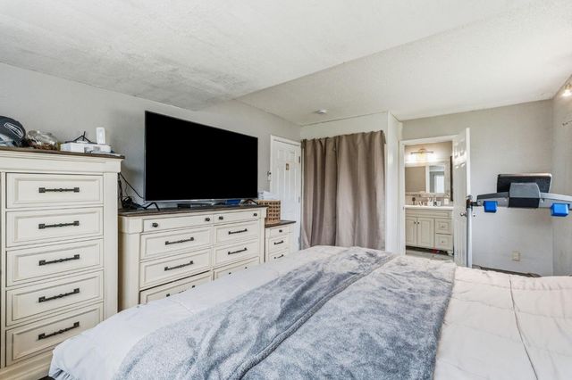 208 S Hughes Avenue, Fresno, CA 93706