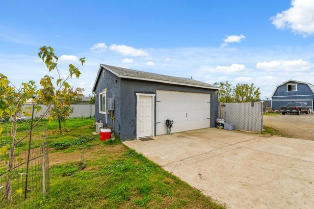 208 S Hughes Avenue, Fresno, CA 93706