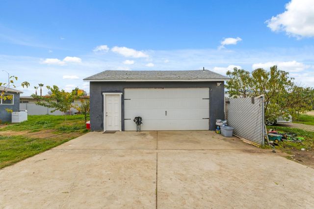 208 S Hughes Avenue, Fresno, CA 93706