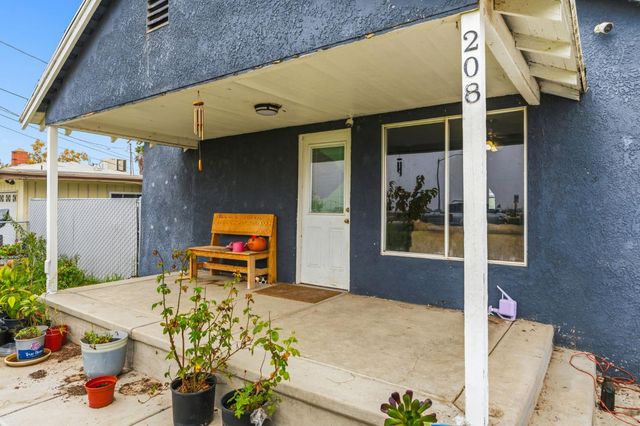 208 S Hughes Avenue, Fresno, CA 93706
