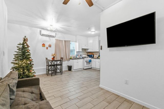 208 S Hughes Avenue, Fresno, CA 93706