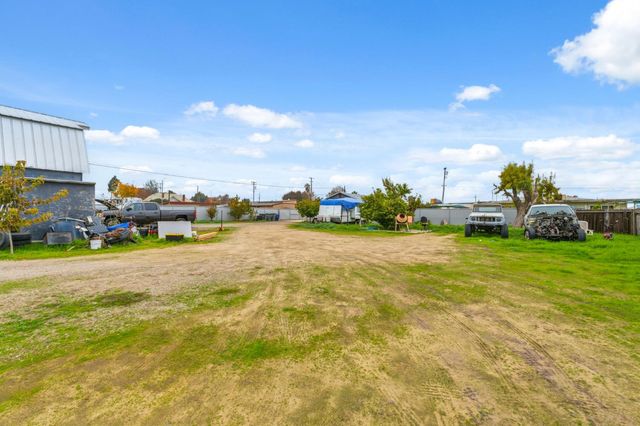 208 S Hughes Avenue, Fresno, CA 93706