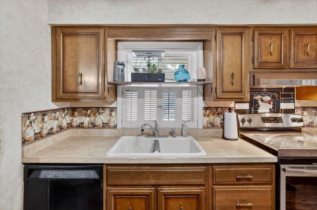 2138 E Whittemore Avenue, Burton, MI 48529