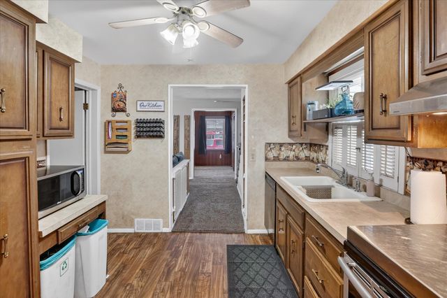 2138 E Whittemore Avenue, Burton, MI 48529