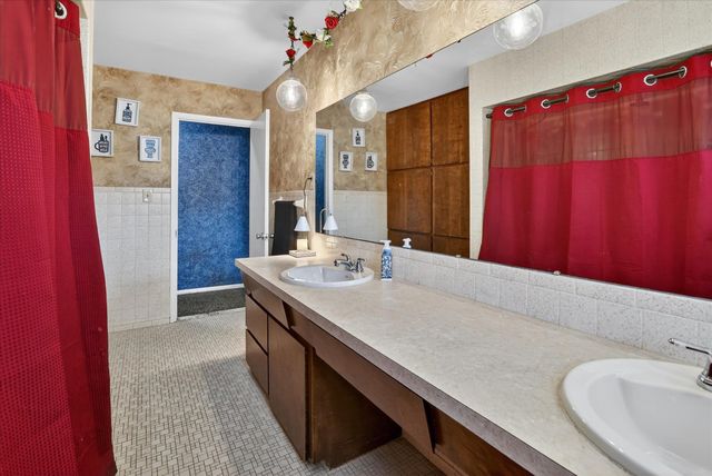 2138 E Whittemore Avenue, Burton, MI 48529