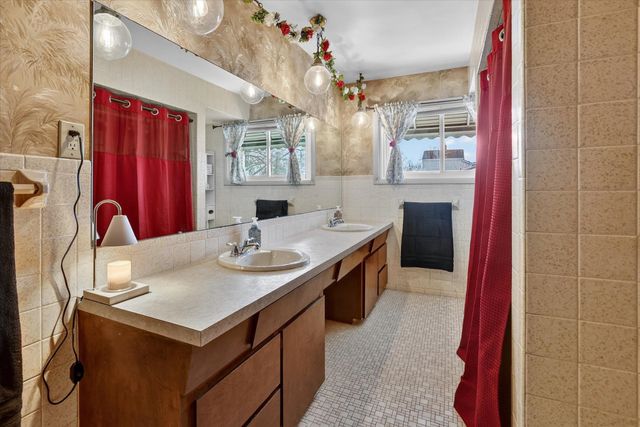 2138 E Whittemore Avenue, Burton, MI 48529