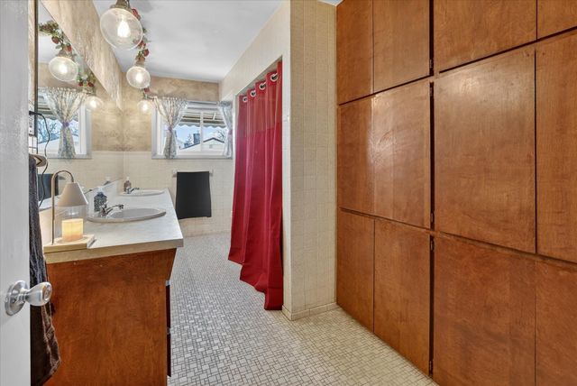 2138 E Whittemore Avenue, Burton, MI 48529