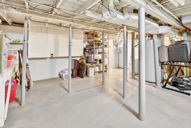 2138 E Whittemore Avenue, Burton, MI 48529