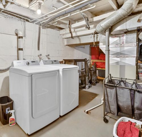 2138 E Whittemore Avenue, Burton, MI 48529